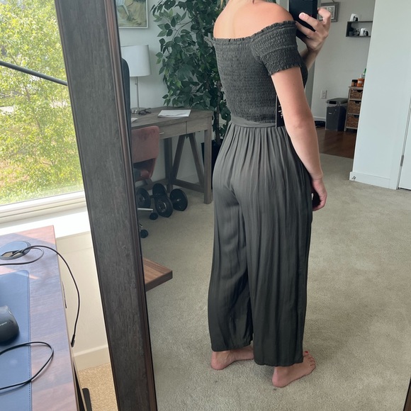 Lulu’s Jumpsuit. - Picture 3 of 7